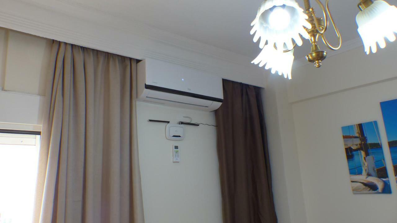 White Apartment 70M From The Sea เนอาเปรามอส ภายนอก รูปภาพ
